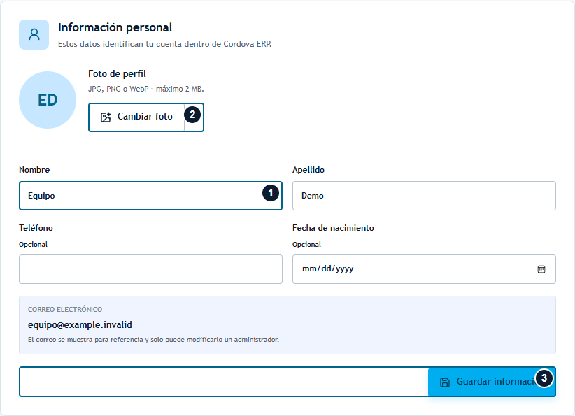 Panel de información personal con nombre, cambiar foto y guardar información señalados