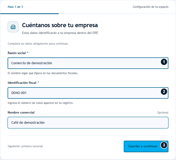 Primer paso del asistente con razón social, identificación fiscal y botón para continuar señalados